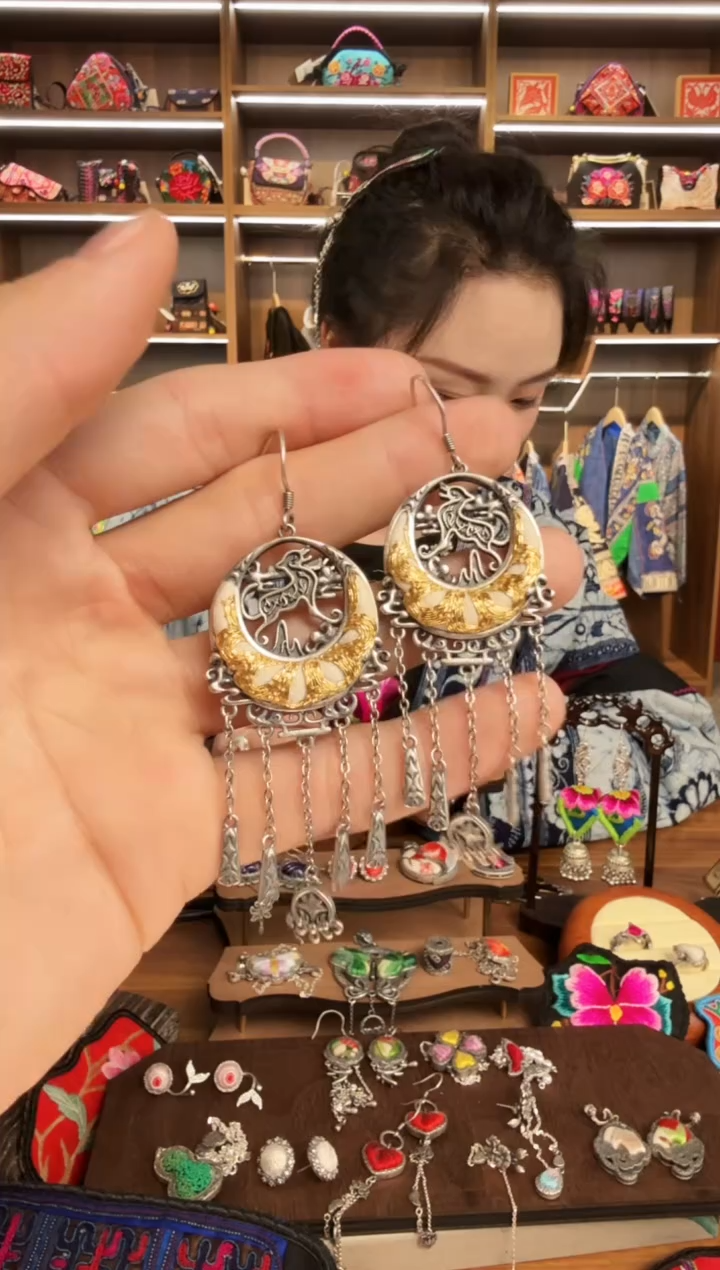 【闪购商品】织绣29蒙阿苏苗绣传承