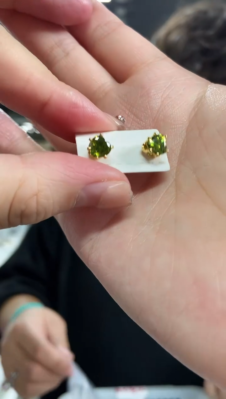 【闪购商品】橄榄石耳饰未镶嵌多样性发其一颜色微差