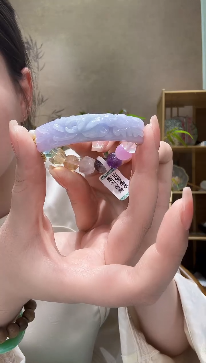 翡翠未镶嵌颈饰手牌