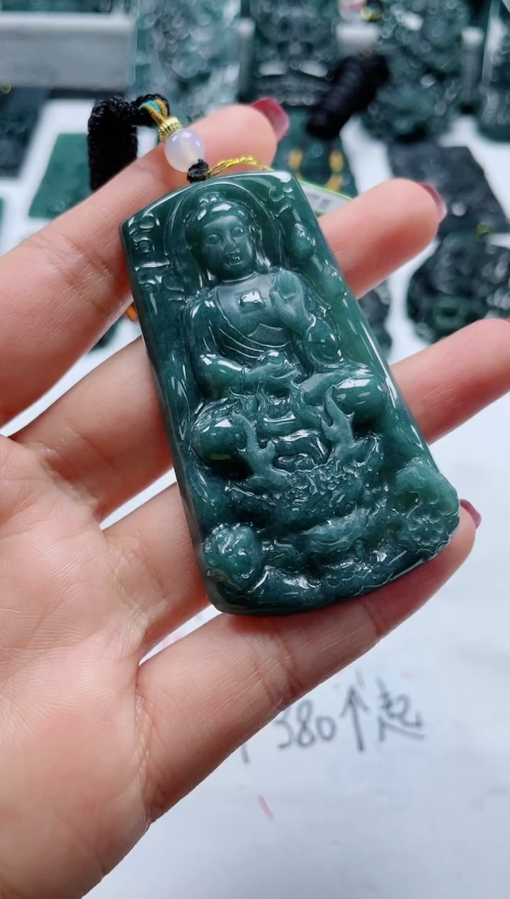 【闪购商品】翡翠颈饰未镶嵌              