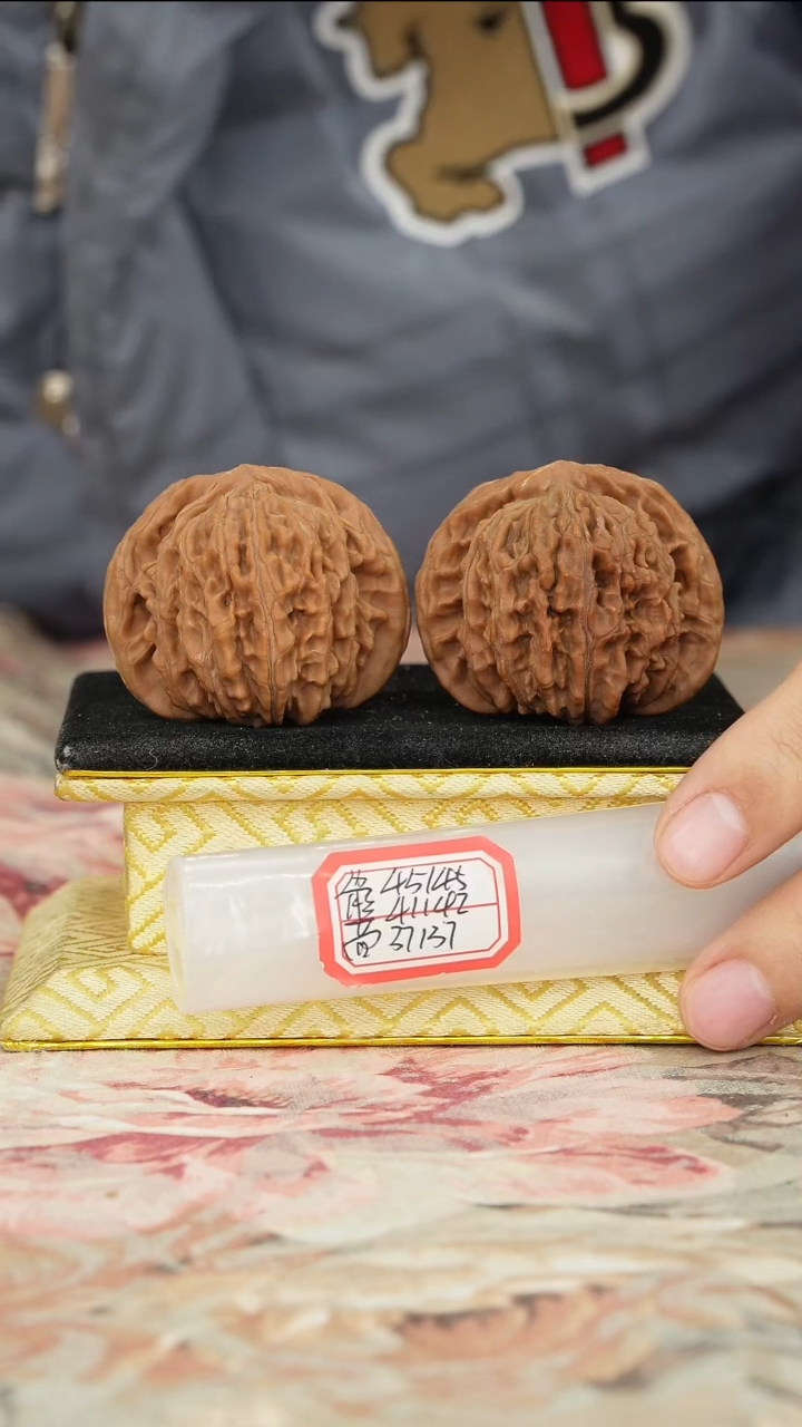 【闪购商品】文玩核桃把件一代楼