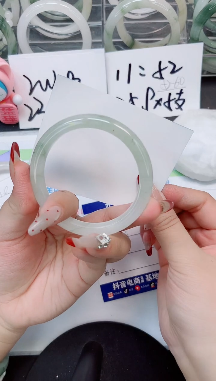 【闪购商品】石英质玉手镯未镶嵌a198