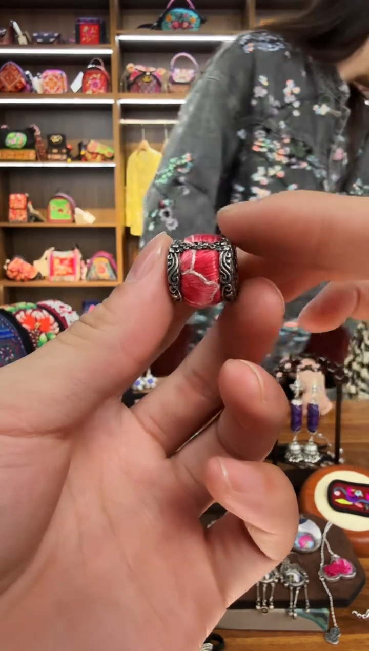 【闪购商品】织绣144蒙阿苏苗绣传承