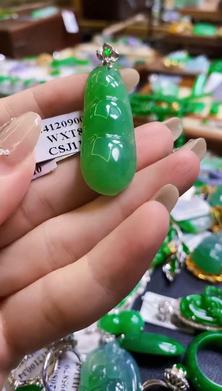 【闪购商品】定制翡翠18K金镶嵌豆