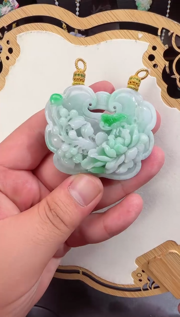 【闪购商品】翡翠颈饰未镶嵌牌子