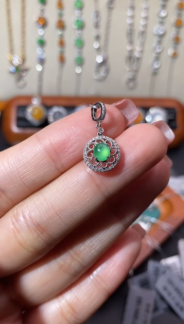 【闪购商品】翡翠颈饰18K金镶嵌吊坠