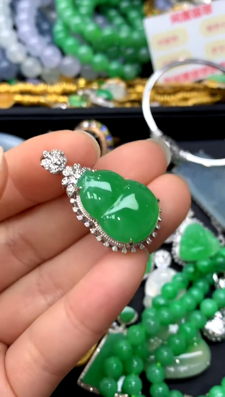 颈饰18K金镶嵌翡翠582-中国好珍宝