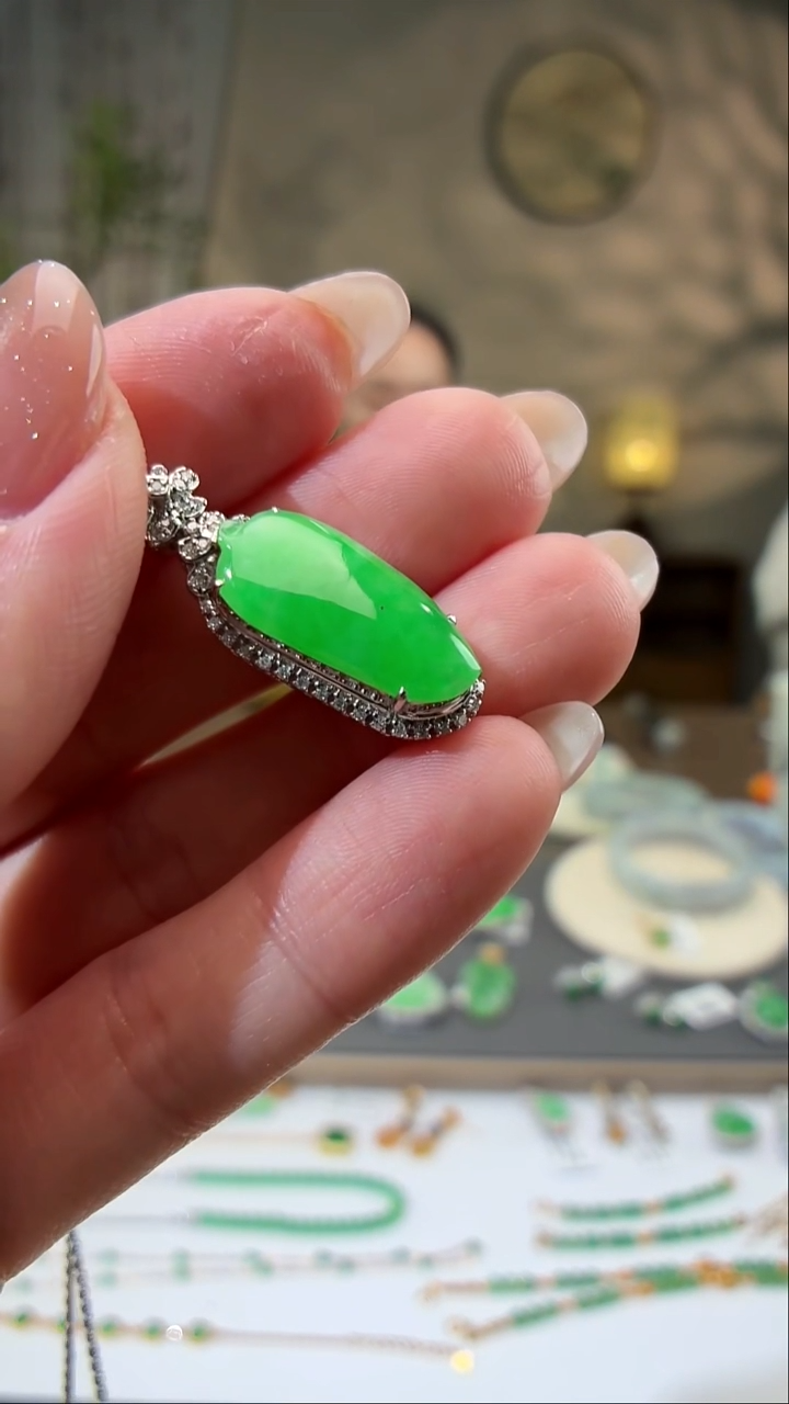 吊坠(不含链)18K金镶嵌翡翠福瓜