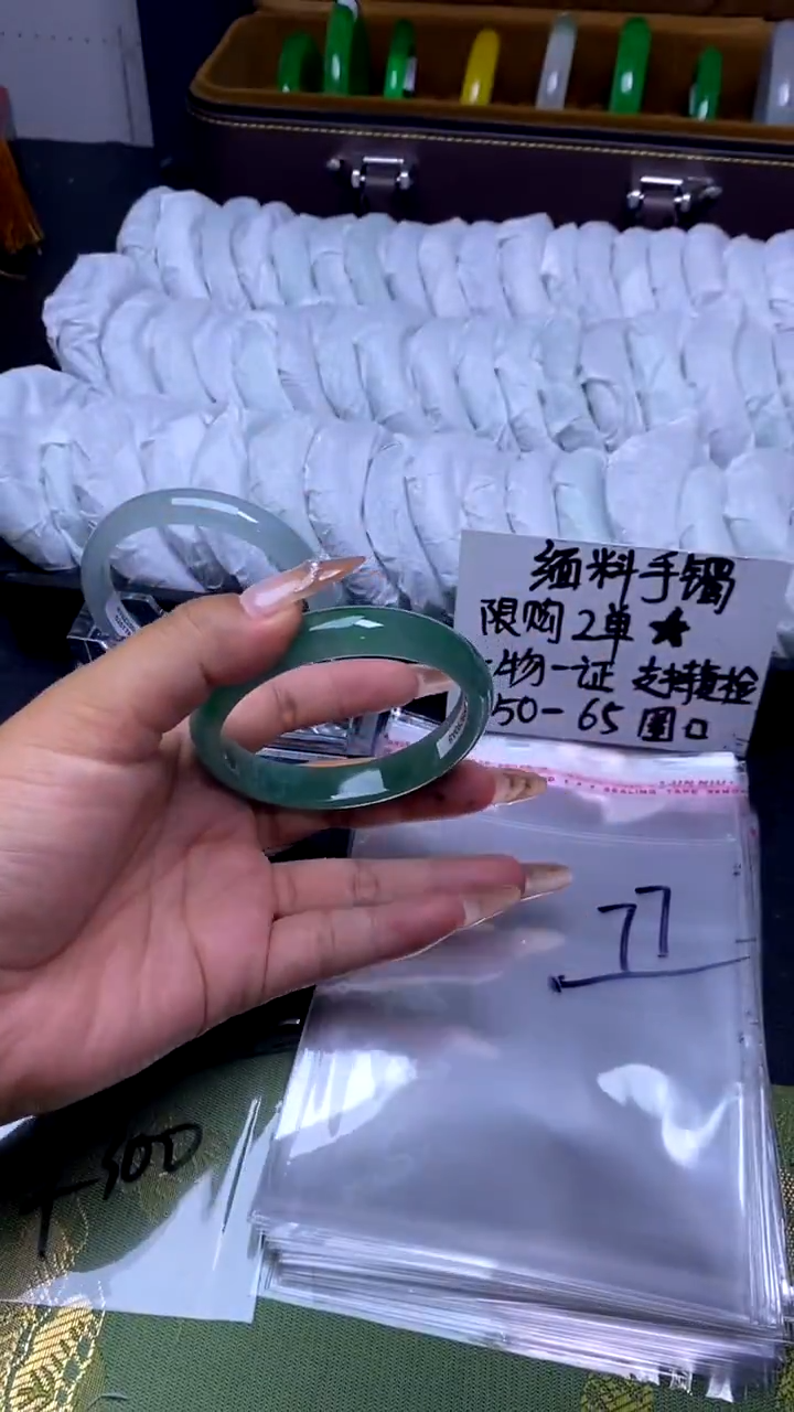 时尚女款缅料手镯77