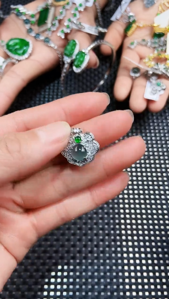 【闪购商品】翡翠吊坠(不含链)未镶嵌111111111