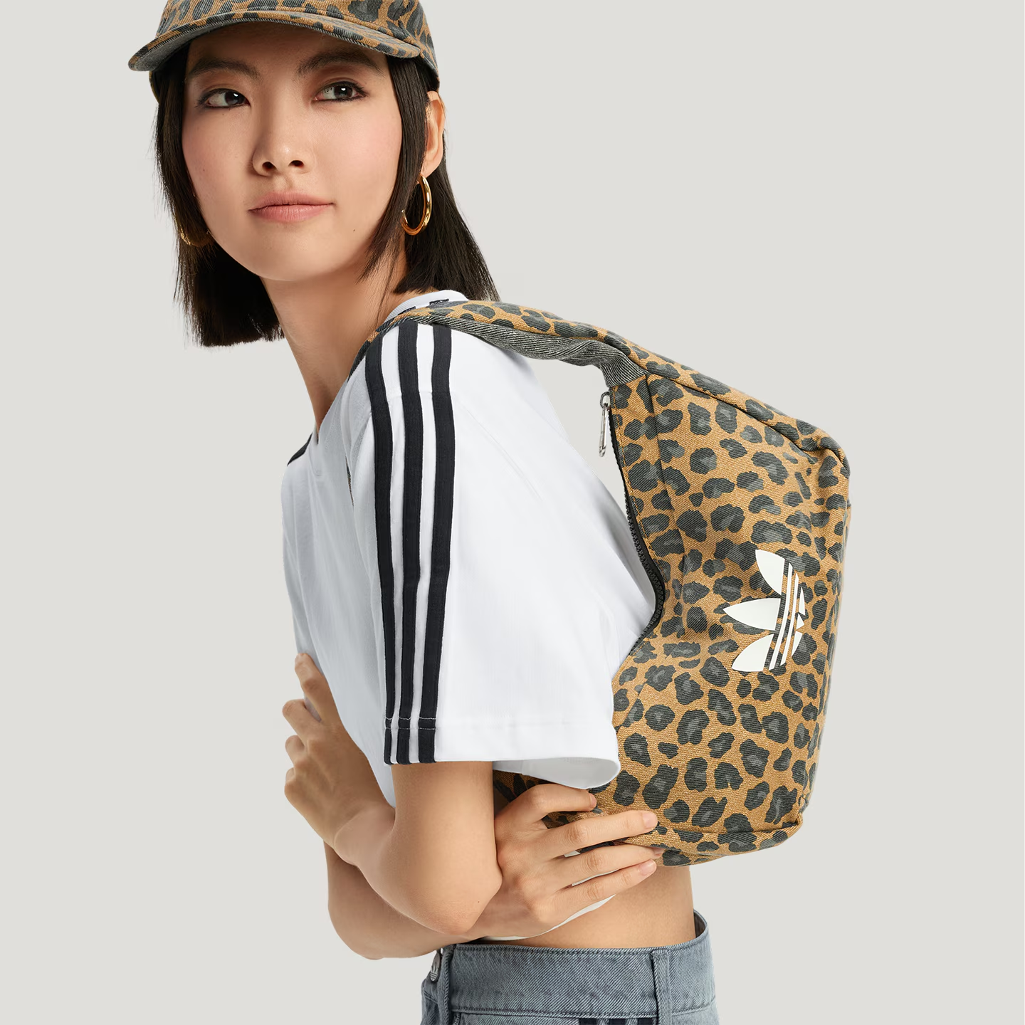 adidas/阿迪达斯三叶草LEOPARD豹纹印花运动单肩包  JX3198