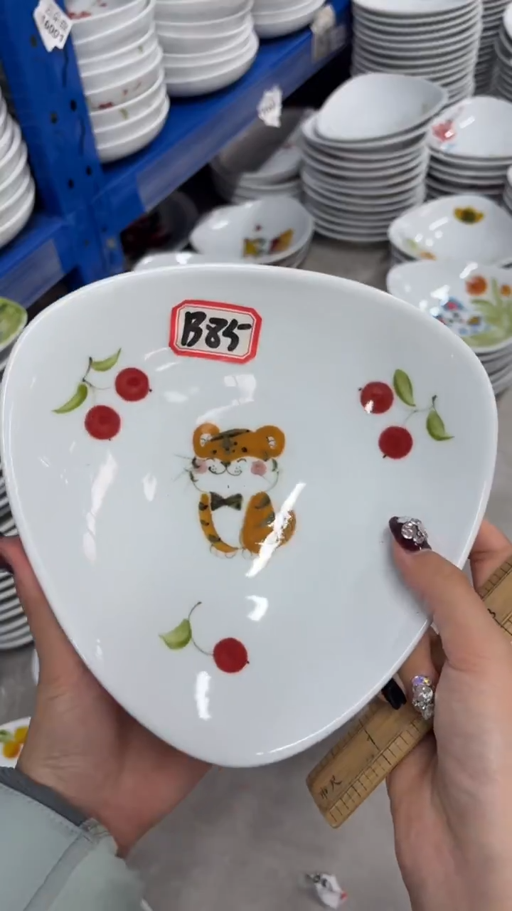 瓷片景德镇陶瓷食品级手绘釉中彩-三角盘