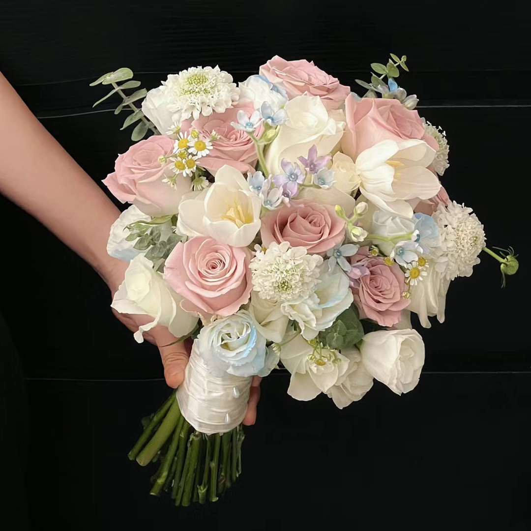 【粉色系手捧花】鲜花9枝曼塔2郁金香混搭花束4361款鲜花小时达同城配送温柔风新娘手捧花束订婚仪式花送花上门
