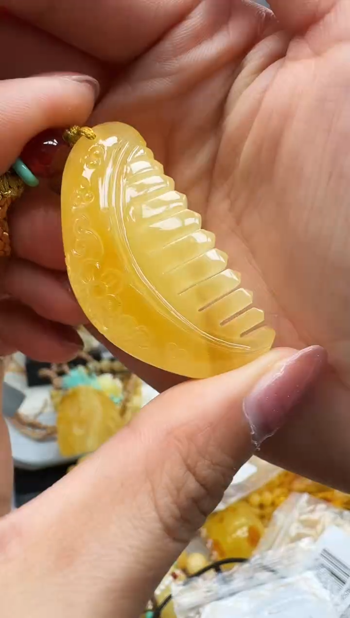 【闪购商品】琥珀裸石未镶嵌挂坠