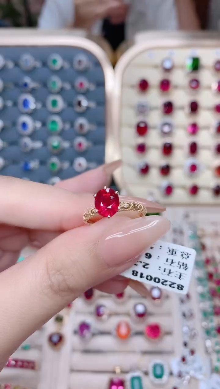 18K金镶嵌碧玺戒指碧玺2.3CT