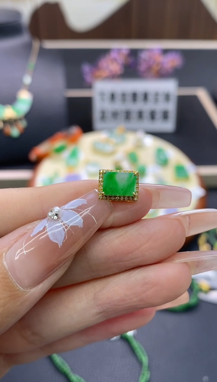 【闪购商品】翡翠颈饰18K金镶嵌净货15967