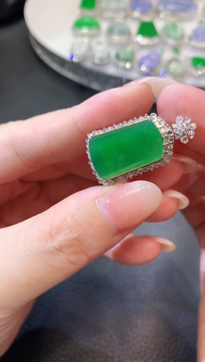 翡翠18K金镶嵌吊坠(不含链)C1 1