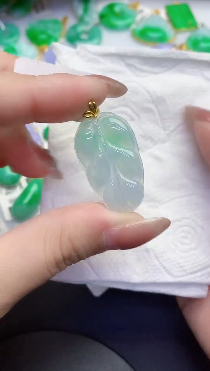 颈饰18K金镶嵌翡翠缅甸天然翡翠A货