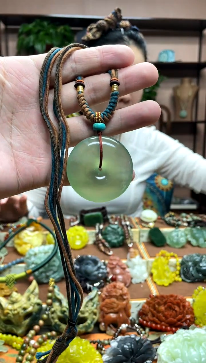 未镶嵌岫玉颈饰·2