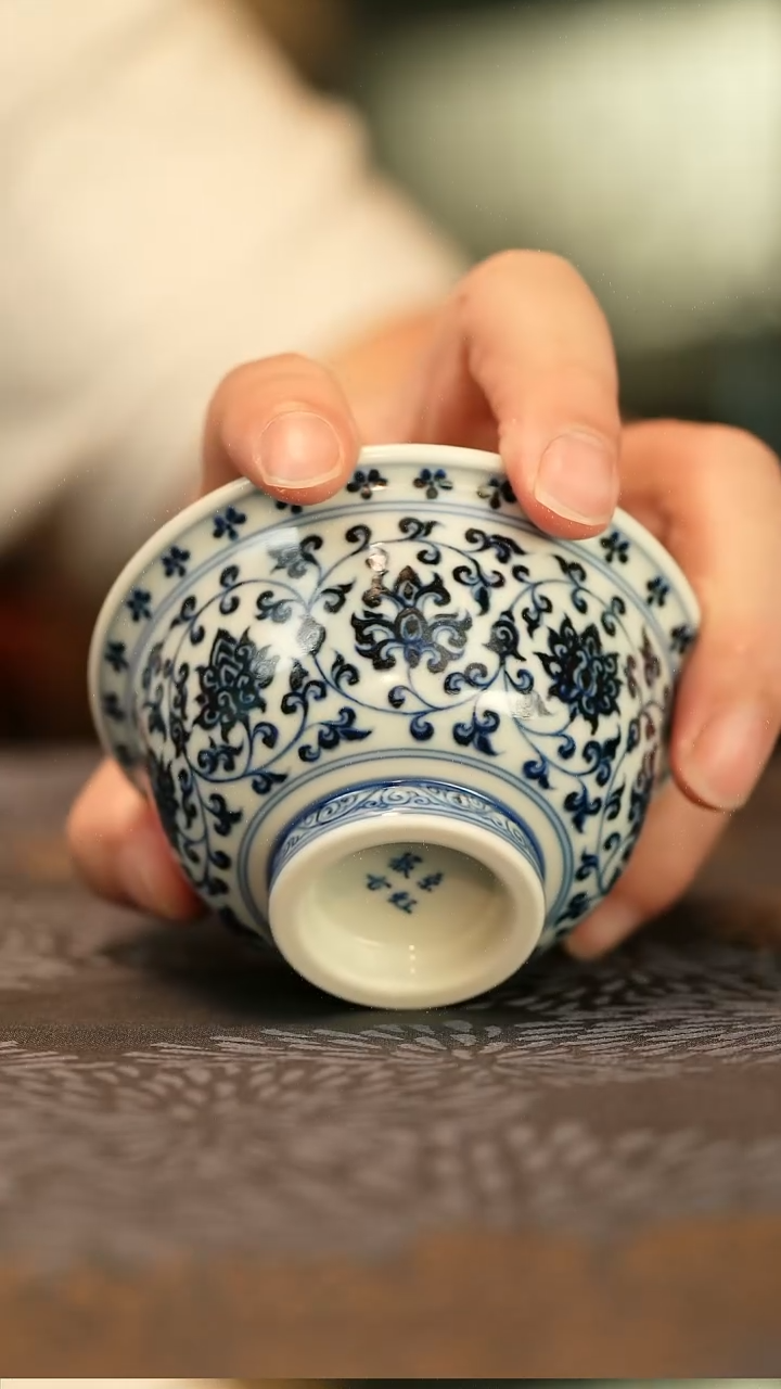 垂虹幕古花心缠枝莲压手