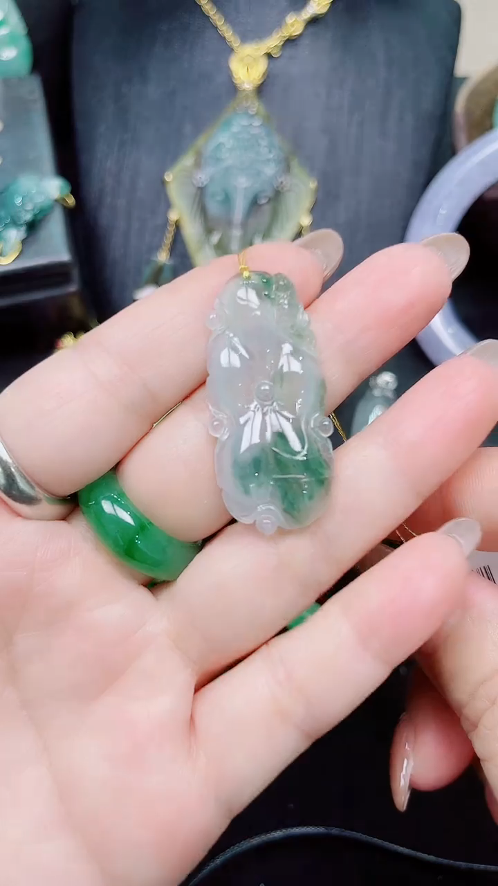 翡翠未镶嵌颈饰吊坠