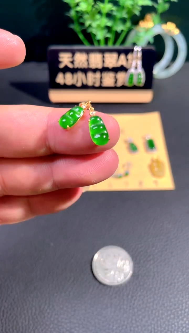 颈饰18K金镶嵌翡翠翡翠