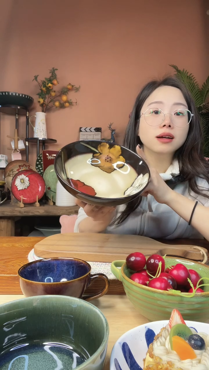 陶瓷8英寸手绘花朵碗 微瑕疵