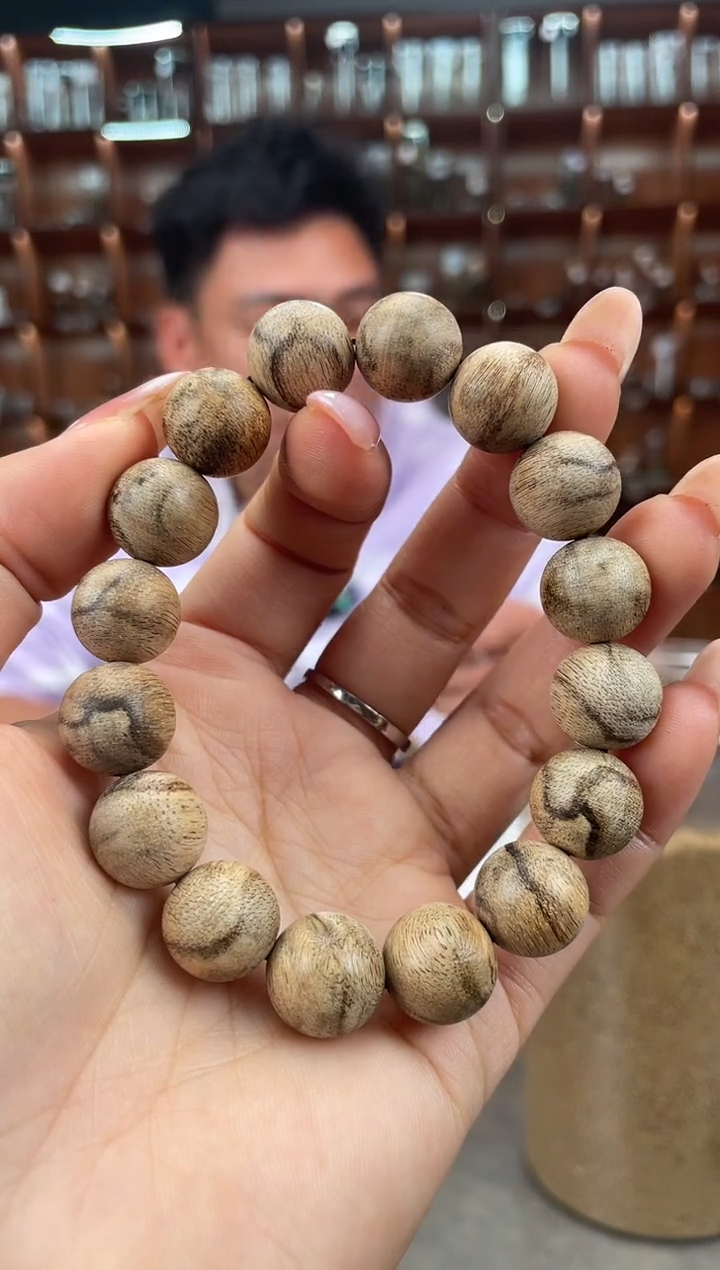 【闪购商品】沉香手串88号海南鸡母虫多样性发一条
