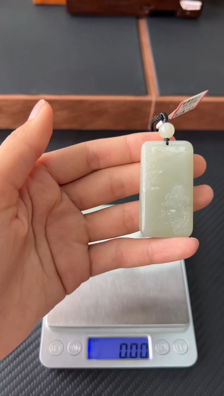 和田玉未镶嵌吊坠(赠链)且末微色差近矿