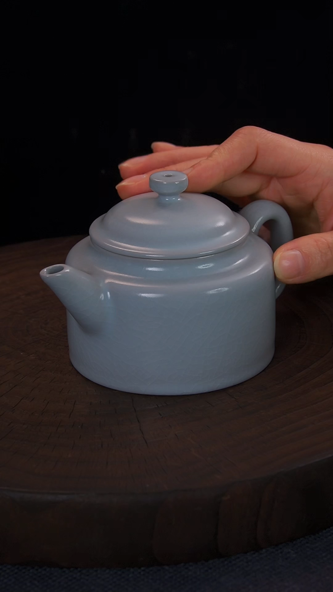 【闪购商品】开播福利.仿古月白德中壶大瑕.有磕碰