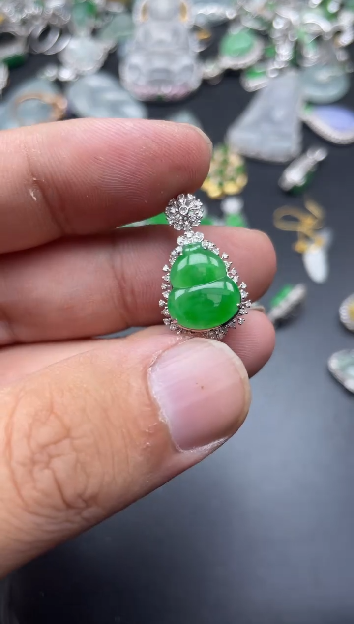 【闪购商品】翡翠颈饰18K金镶嵌傻丫头寄售商品不退不换