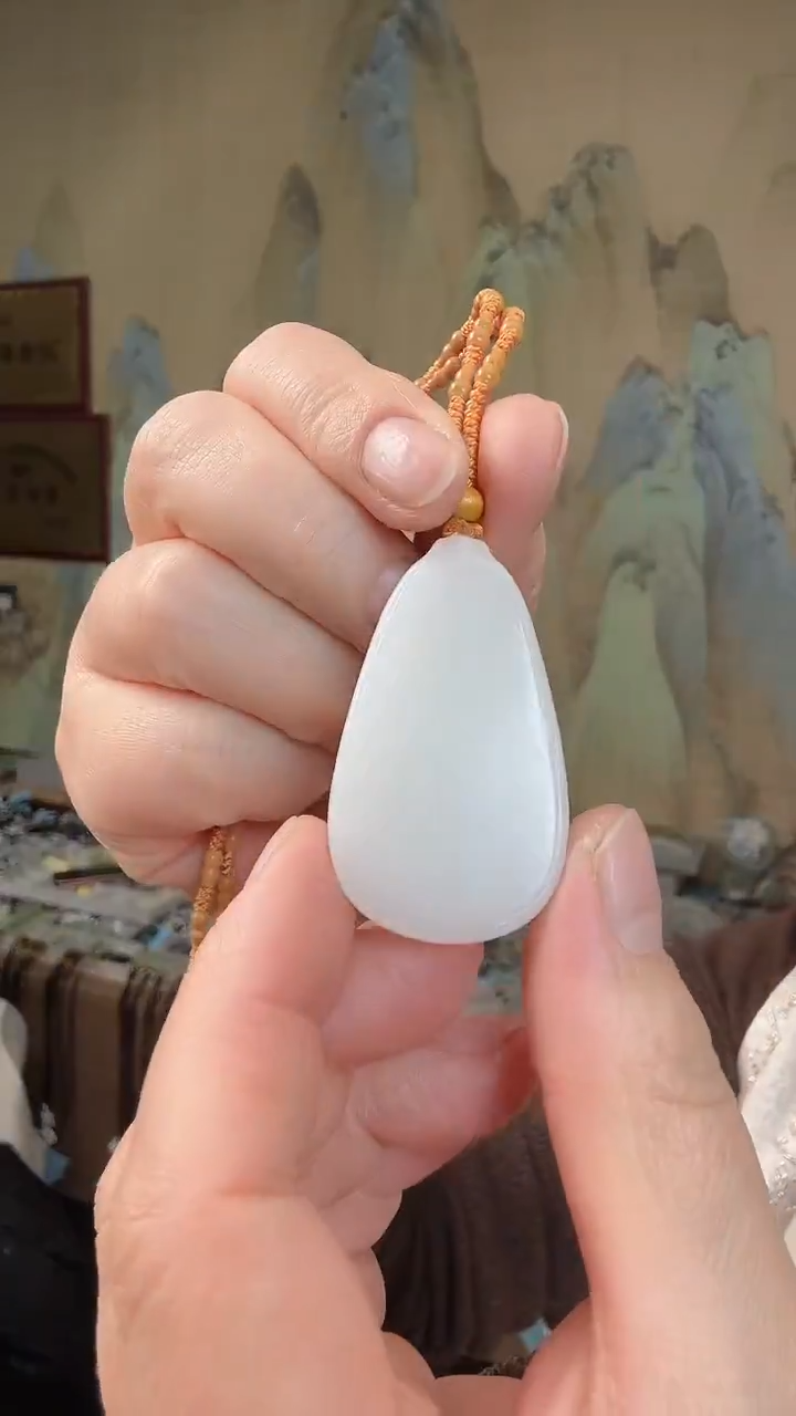 颈饰未镶嵌和田玉.