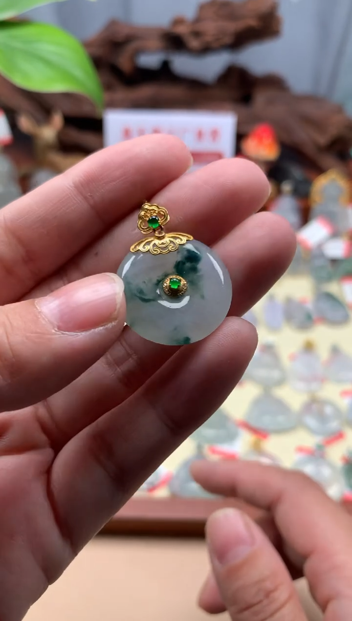 【闪购商品】翡翠颈饰18K金镶嵌平安扣