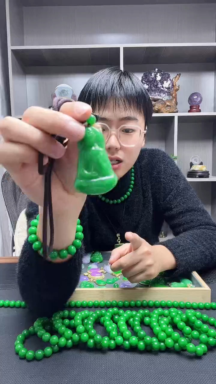 吊坠(赠链)未镶嵌翡翠荀吊坠