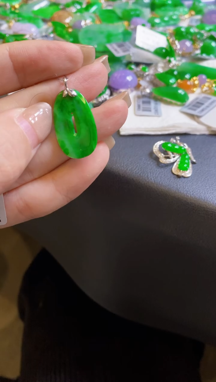 【闪购商品】定制翡翠18K金镶嵌吊坠