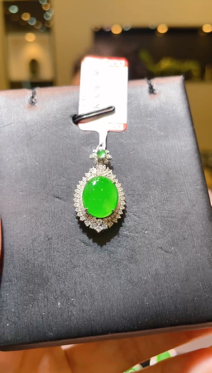 【闪购商品】翡翠吊坠(赠链)18K金镶嵌A52