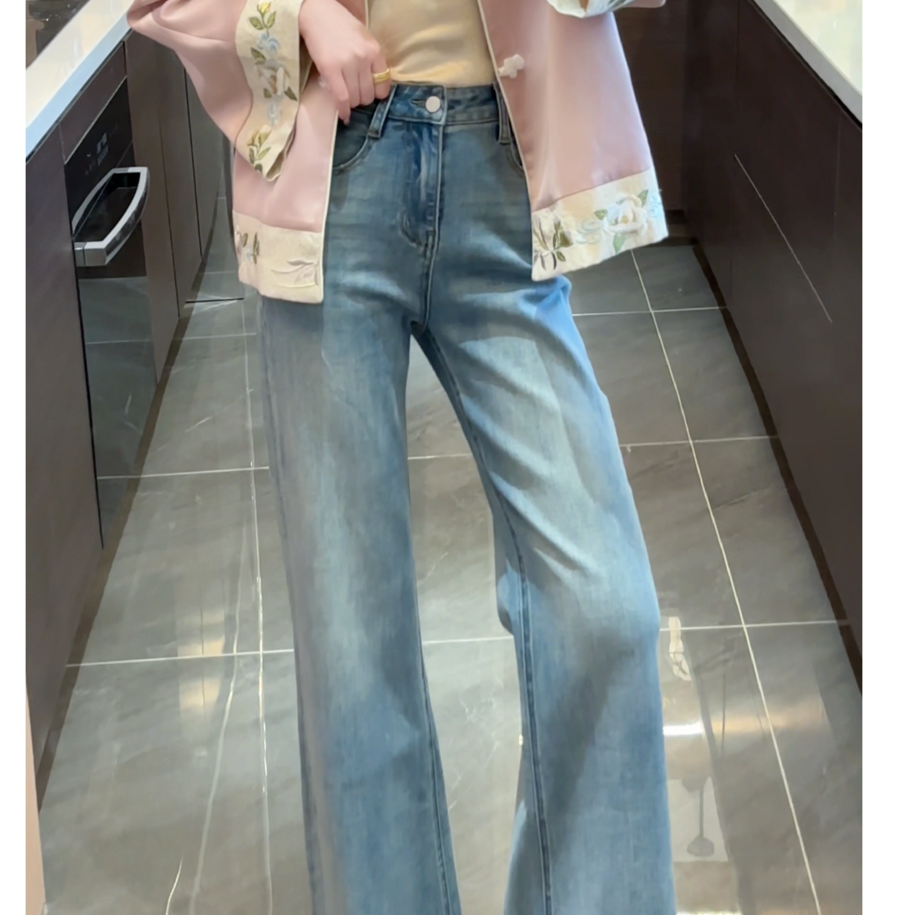 【周粥】2025新款修身显瘦高腰微喇直筒牛仔裤预JJD4NZK0019