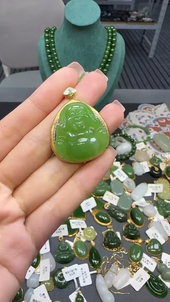 18K金镶嵌和田玉挂件1