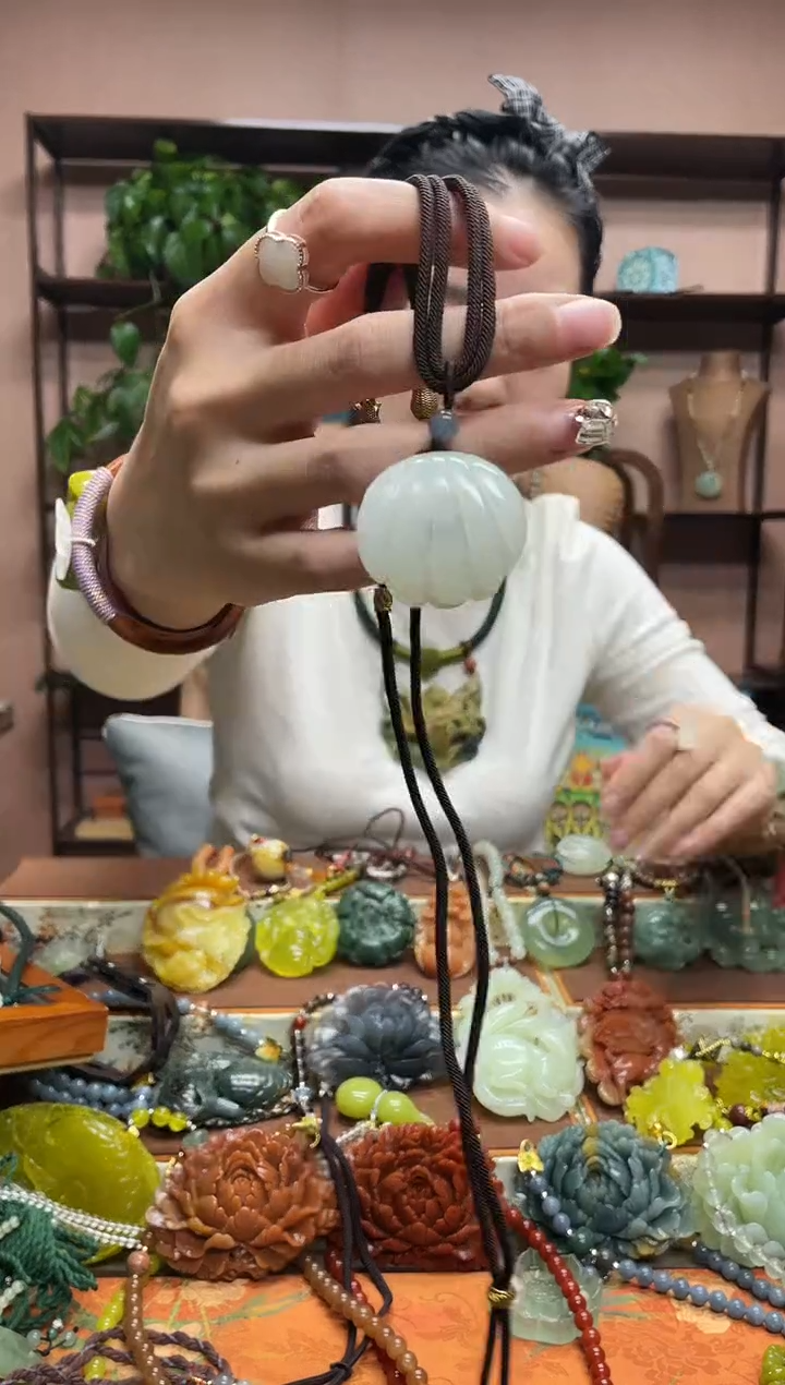 未镶嵌岫玉吊坠·
