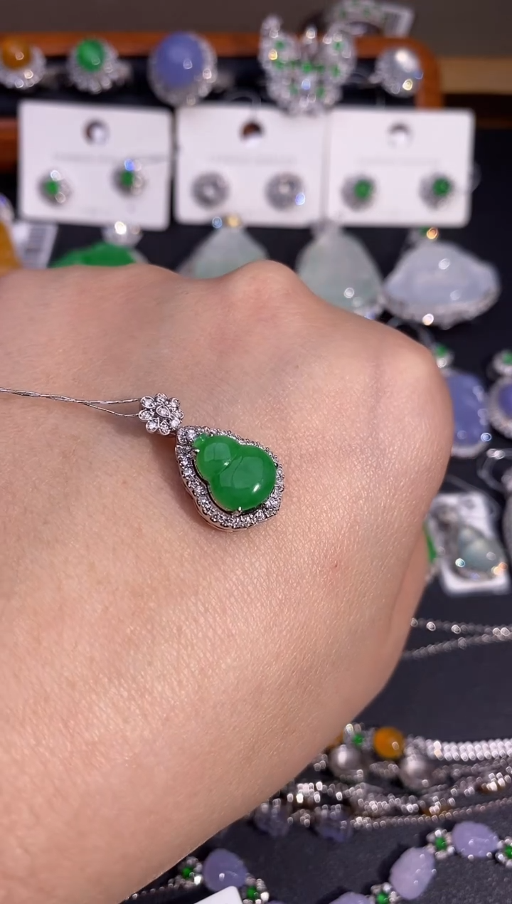 【闪购商品】翡翠颈饰18K金镶嵌吊坠