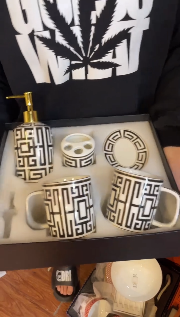 杯鸿辉家品牌瓷器，京东包邮！