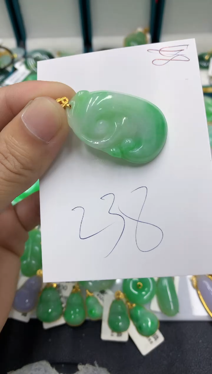 【闪购商品】翡翠颈饰18K金镶嵌翡翠