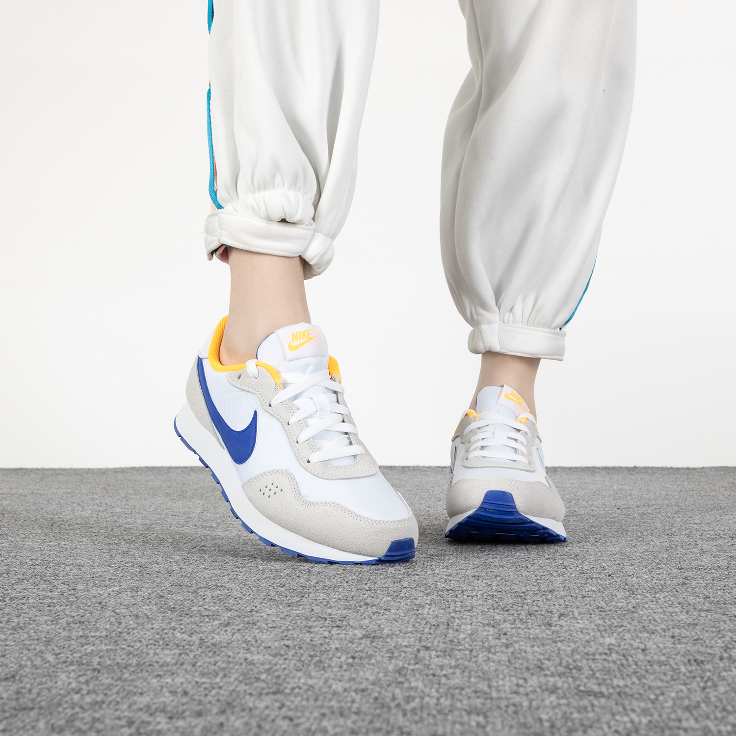 Nike耐克正品休闲鞋女2025新款百搭复古跑鞋轻便低帮运动鞋CN8558