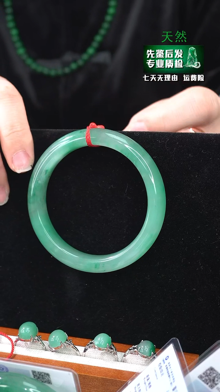 【闪购商品】石英质玉手镯未镶嵌61/62