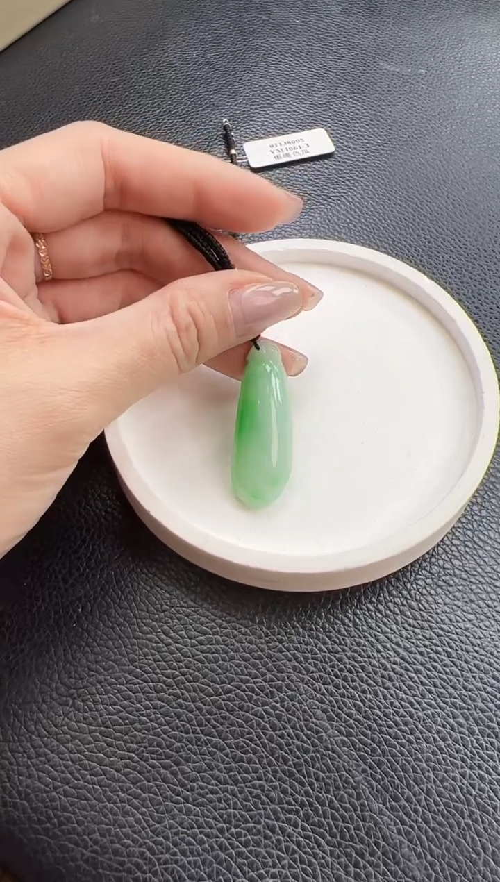 【闪购商品】翡翠颈饰未镶嵌福瓜