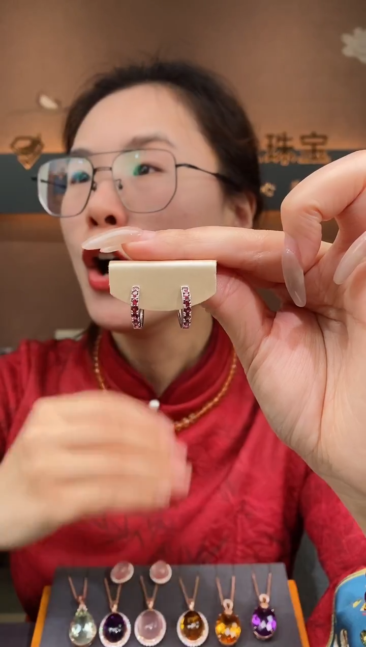 【闪购商品】石榴石耳钉银S925镶嵌石榴石耳钉