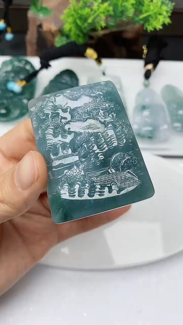 【闪购商品】翡翠颈饰未镶嵌         