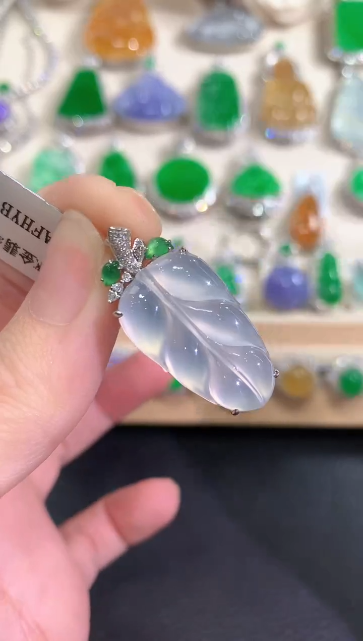 吊坠(不含链)18K金镶嵌翡翠冬日珠宝E17