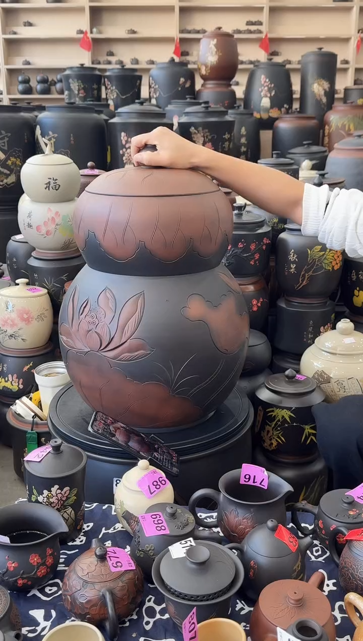 罐瑕疵茶缸高50cm浮雕荷花葫芦   815