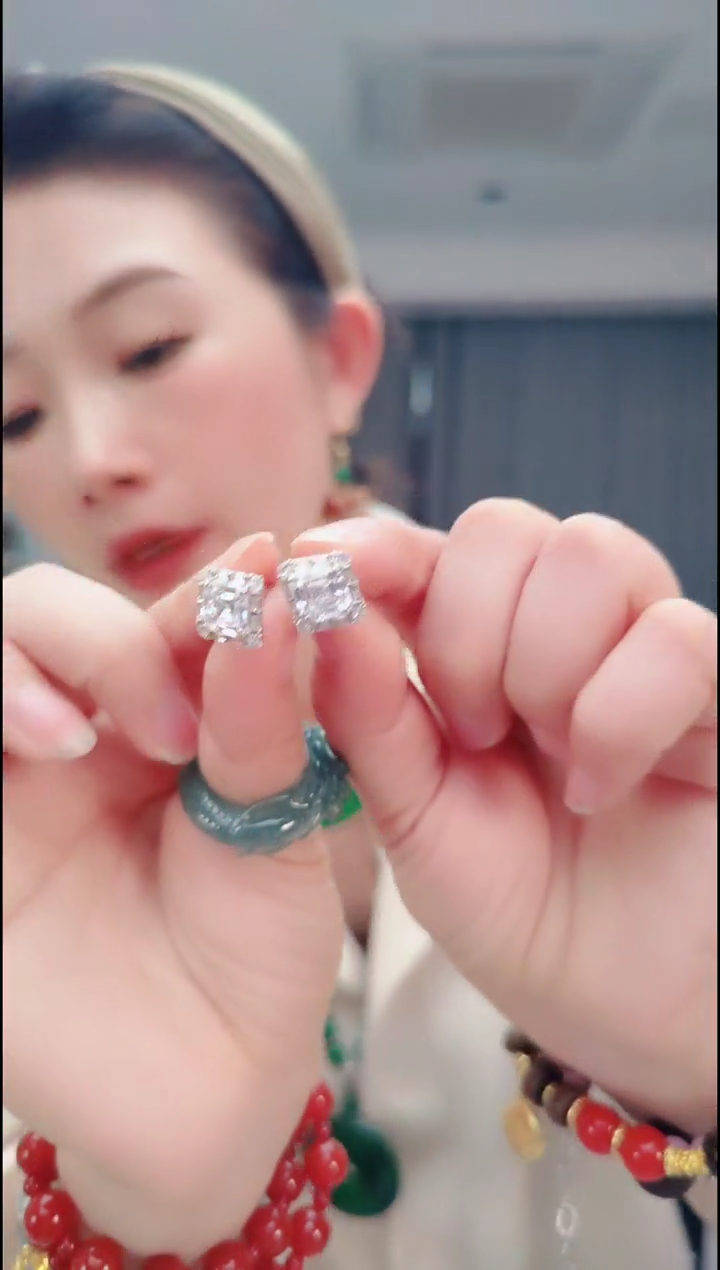 无非金属03111耳钉一对  